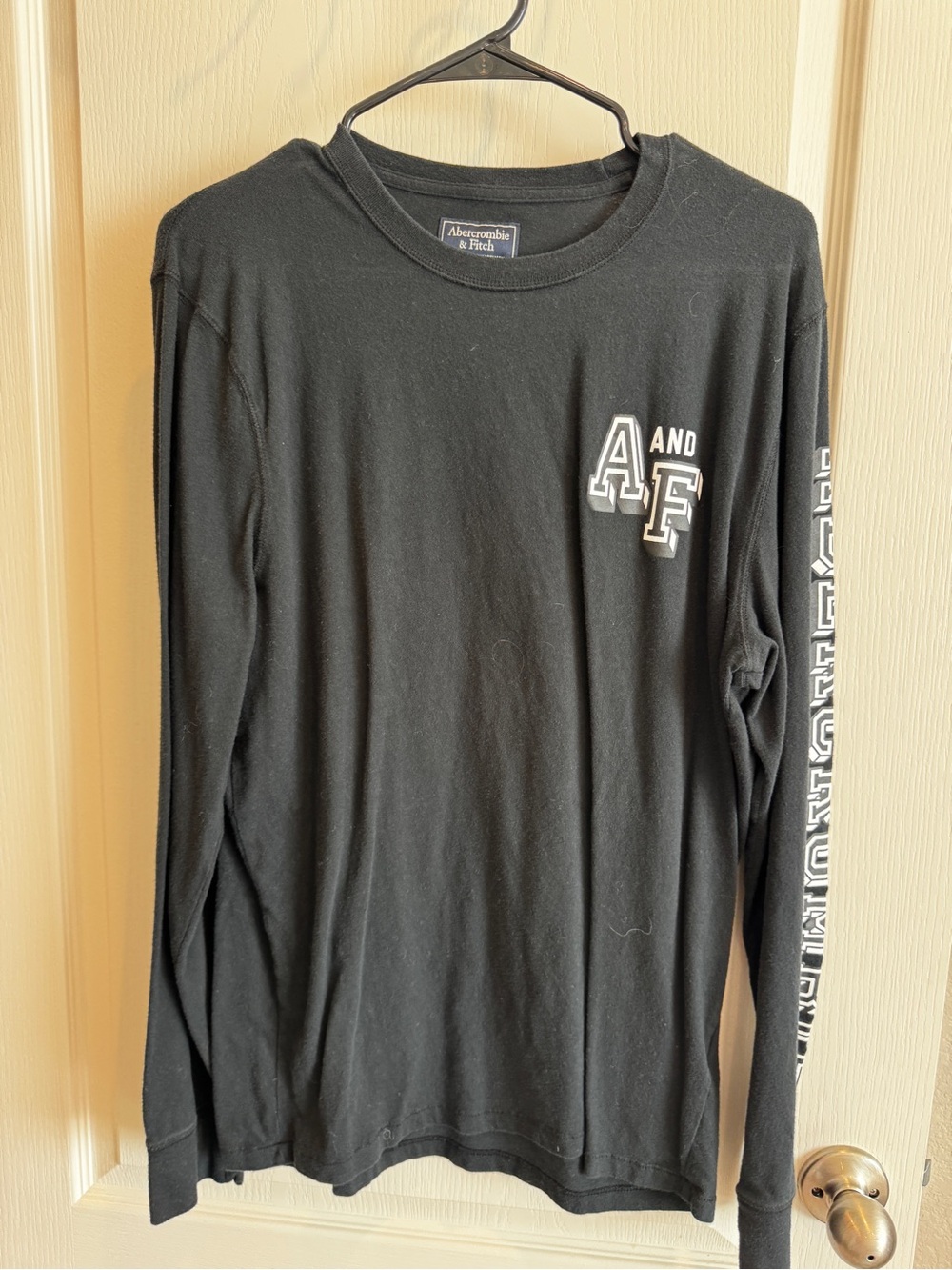 Abercrombie Menโs long sleeve graphic